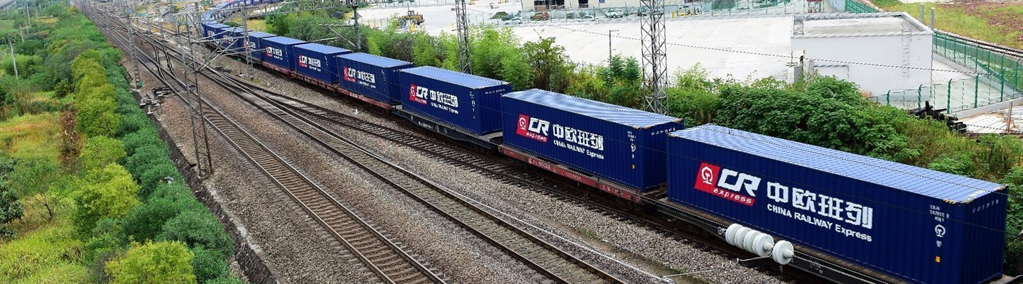 When Cargo from China meets Hamburg Crane Operator_Banner